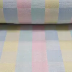 Miękki adamaszek w pastelową kratkę, idealny na letnie ubrania. Co to za materiał?