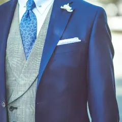 Krawat czy mucha do kamizelki? Porównanie stylów i okazji