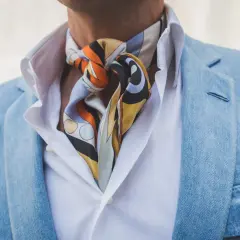 Jak nosić krawat bolo elegancko: praktyczne porady i najlepsze stylizacje