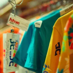 Metka H&M: co kryją tajemnicze symbole? Przewodnik po oznaczeniach
