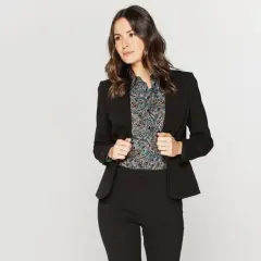 W co się ubrać do pracy? Kompletny poradnik profesjonalnego dress code'u