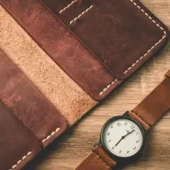 Rzemyk na rękę męskie - Modny dodatek na rękę dla mężczyzn!