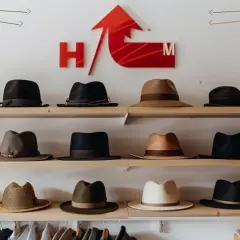 Kapelusze męskie H&M: dlaczego podbijają rynek? Analiza trendu!