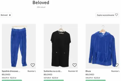 Beloved to marka odzieżowa. Na stronie prezentowane są niebieskie spodnie dresowe, czarna sukienka i niebieska bluza z kapturem.