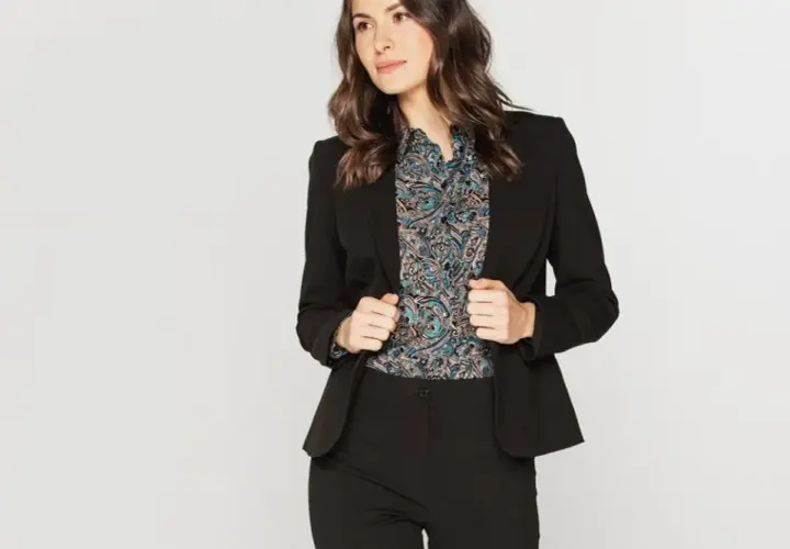 W co się ubrać do pracy? Kompletny poradnik profesjonalnego dress code'u