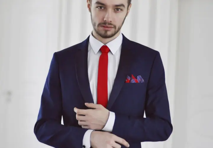 Jaki krawat na studniówkę? 5 niezbędnych wskazówek dla eleganta