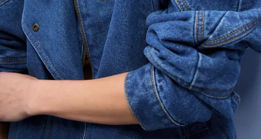 Co to jest denim? Rodzaje, gramatura i zasady pielęgnacji