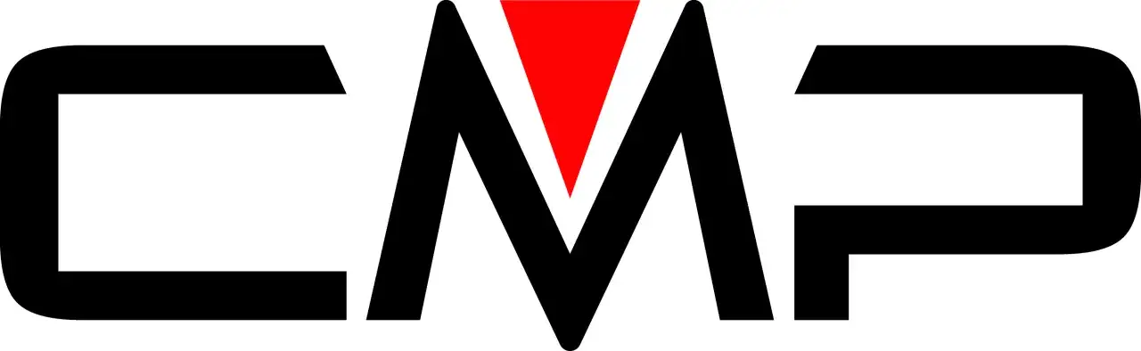 Logo CMP. Czy to firma produkująca odzież sportową? Ciemne litery C, M, P z czerwonym trójkątem w środku litery M.